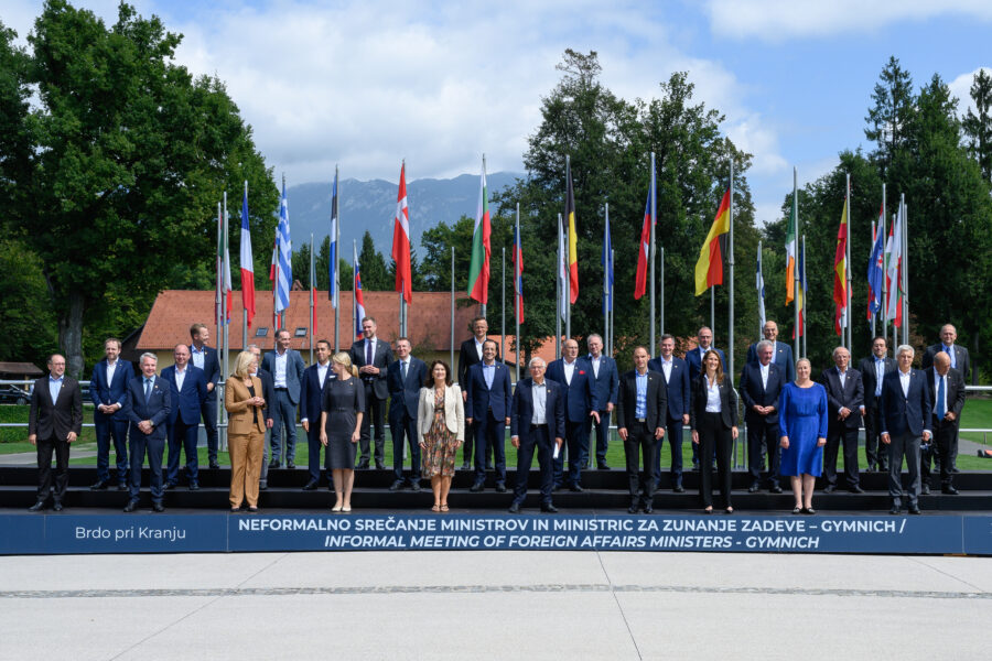 De buitenlandministers van de EU kwamen in het Sloveense Kranj bijeen voor een
tweedaagse informele top over Afghanistan, China en EU-leger.
