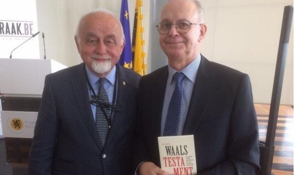 Jan Peumans (N-VA) ontving als voorzitter ven het Vlaams Parlement Jules Gheude bij de voorstelling van zijn boek 'Waals testament'.