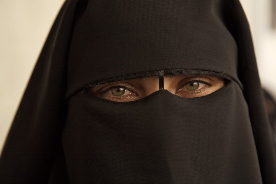 Vrouw in nikab, slachtoffer van identiteitspolitiek?