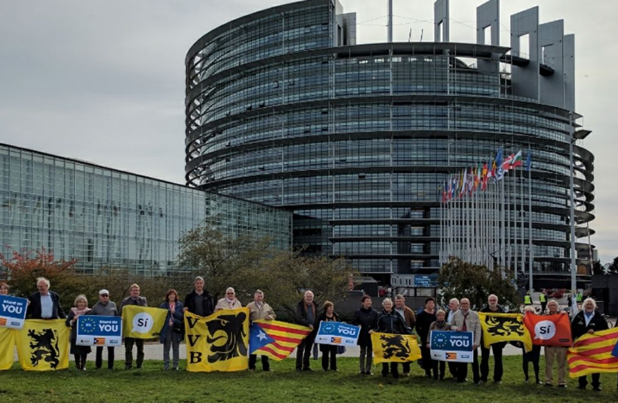 Actie van de Vlaamse Volksbeweging en ICEC voor het Europees Parlement in
Straatsburg.