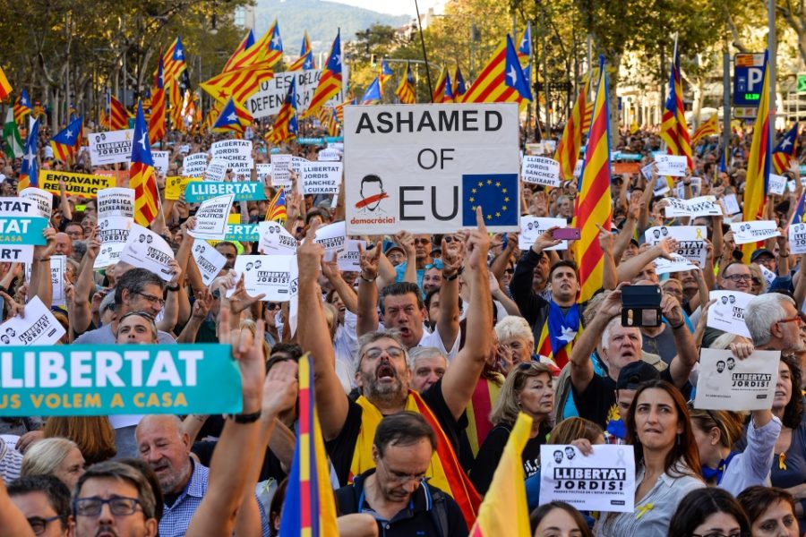 Op 21 oktober betoogden 450.000 Barcelonezen tegen artikel 155 en voor de
vrijlating van de ’twee Jordi’s’.