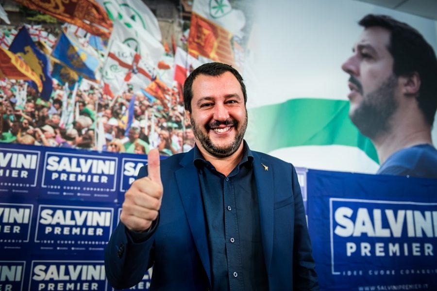 Matteo Salvini , partijleider van de Lega Nord bij de persconferentie na het
referendum voor meer autonomie in Lombardije.