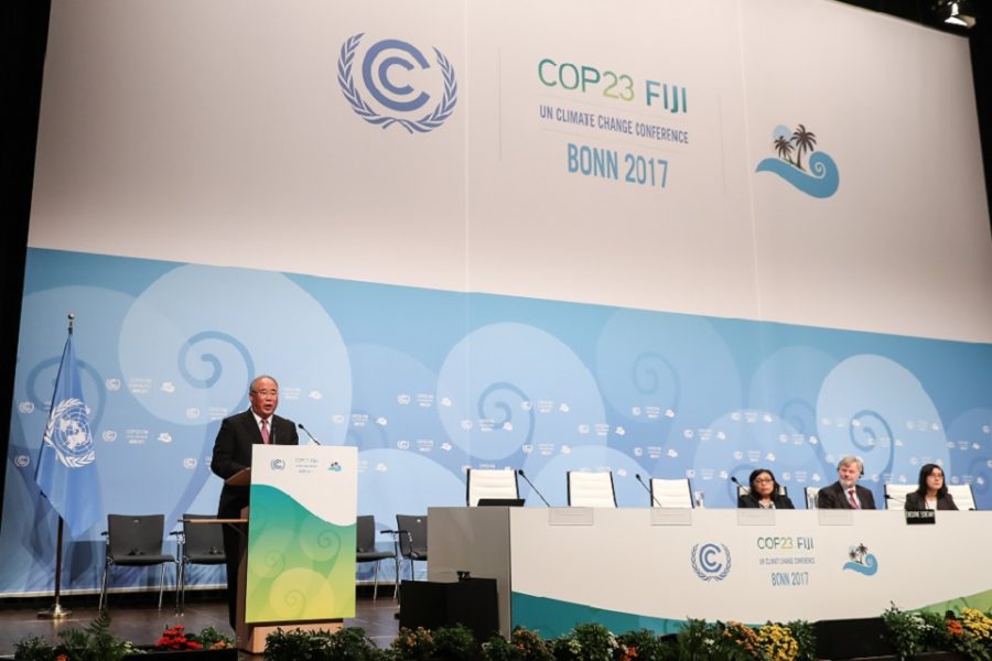 Bonn, Xie Zhenhua Chinese speciale afgevaardige voor klimaatzaken spreekt de
klimaatconferentie toe.