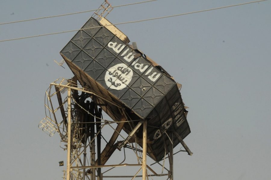 Vernielde IS-wachttoren bij Mosul
