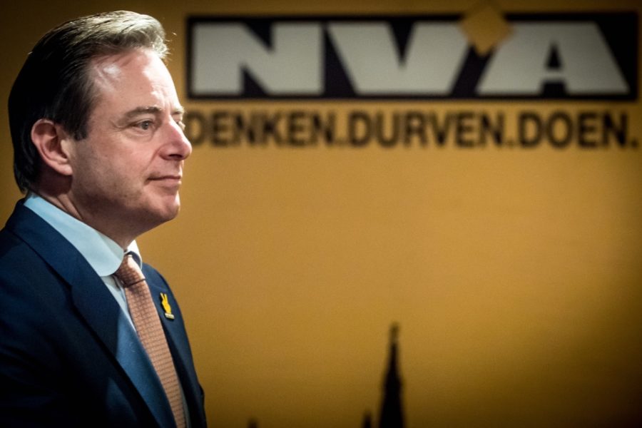 Bart De Wever moet durven het échte probleem te benoemen. Het commentariaat
sabelt hem toch neer, wat hij ook zegt.