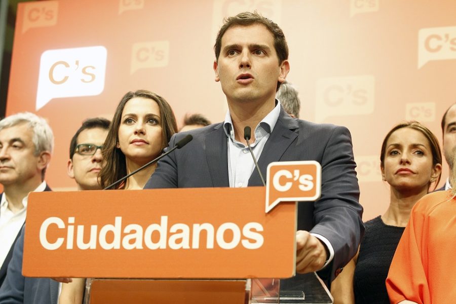Ciutadans/Ciudadanos partijvoorzitter Albert Rivera spreekt na de bekendmaking
van de resultaten van de nationale verkiezingen in Spanje op 26 juni 2016 in
Madrid.