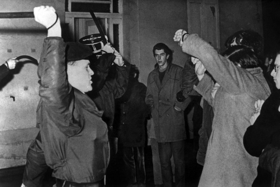 ‘Manifestation des etudiants flamands a Louvain en Belgique contre les cours
donnes en Francais, janvier 1968.’