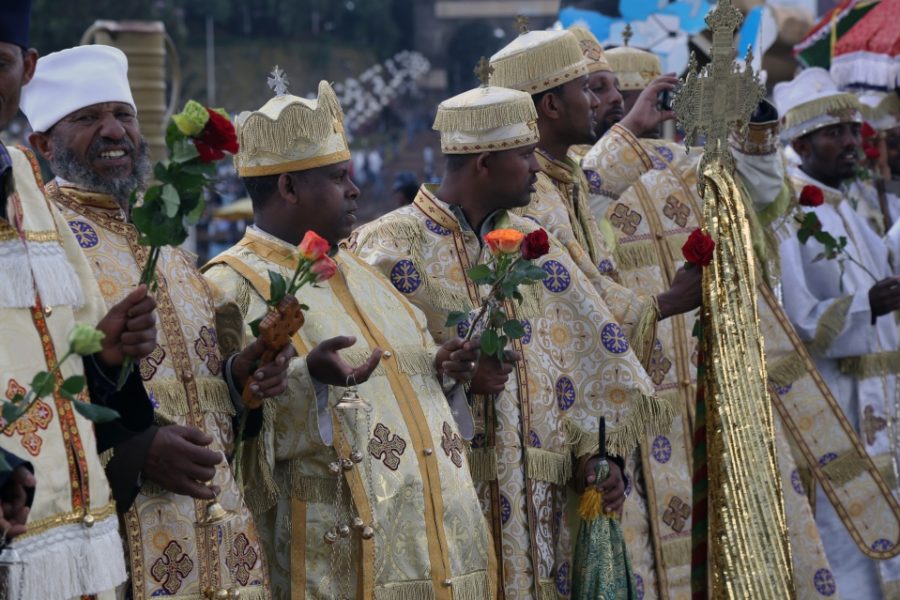 Ethiopische priesters vieren Meskal festival.