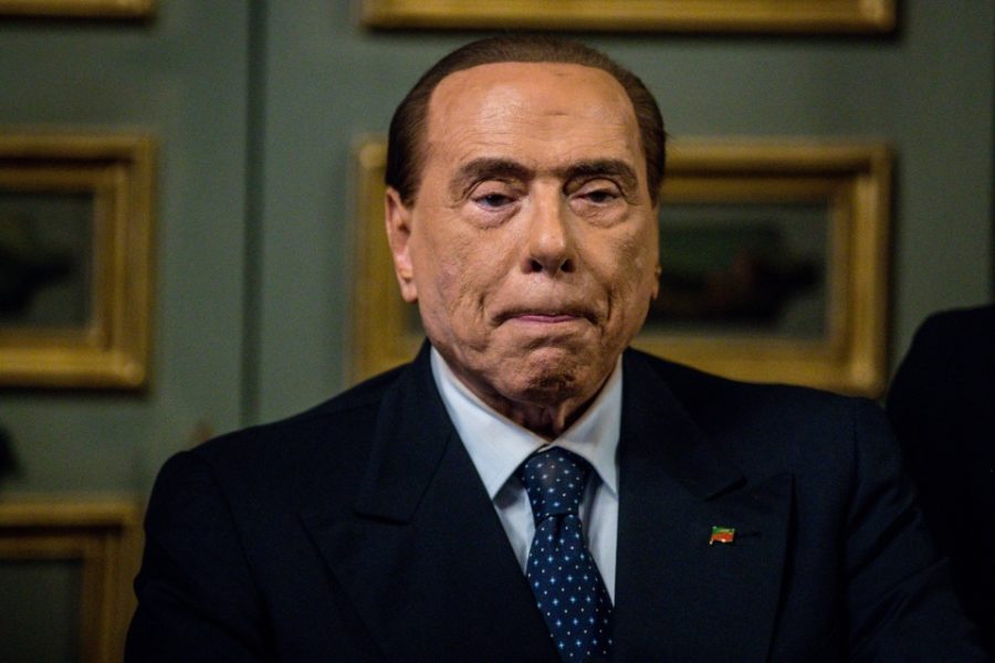 De Italianen kozen voor hervorming, maar Berlusconi zal toch nog zijn schaduw
werpen op de eurokritische regering.