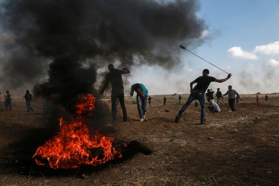 Palestijns protest aan de grens tussen Gaza en Israël