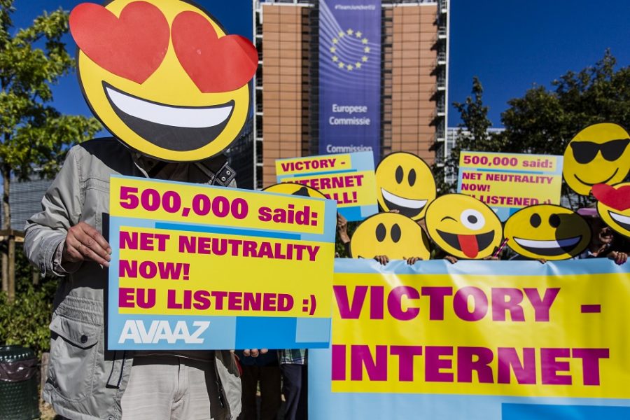 Een betoging voor netneutraliteit in Brussel