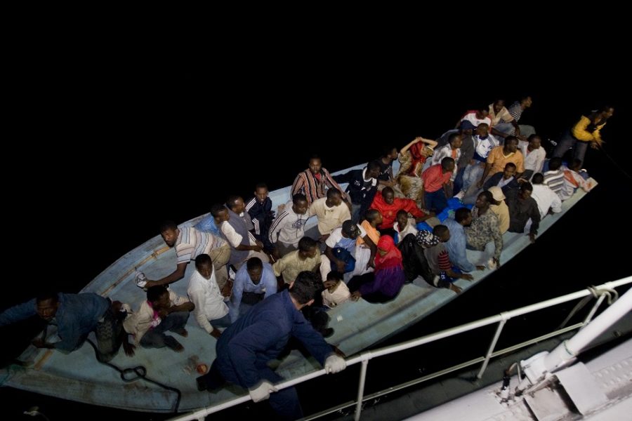 Nog altijd proberen illegale migranten in bootjes de Middellandse zee over te
steken.
