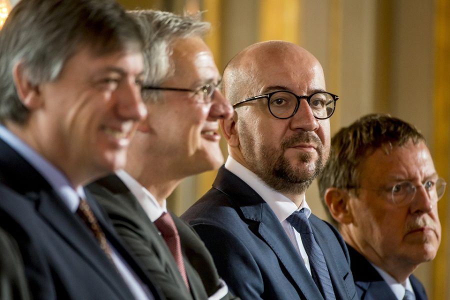 Jan Jambon , Kris Peeters en Premier Charles Michel. De Zweedse coalitie met een
nieuwe liberalere abortuswet.