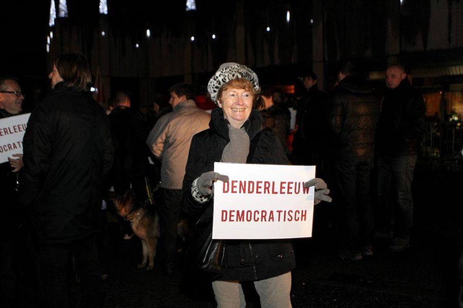 In 2013 kon de gemeenteraad van Denderleeuw enkel met steun van Vlaams Belang
geïnstalleerd worden.