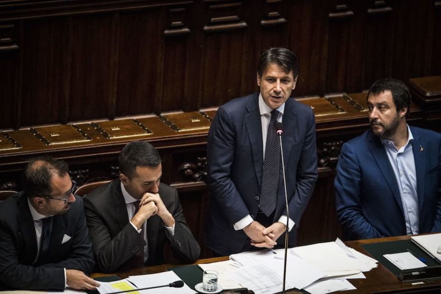 Minister van Economie en Arbeid Luigi Di Maio, eerste minister Giuseppe Conte,
minister van Binnenlandse Zaken Matteo Salvini in de Italiaanse Kamer.