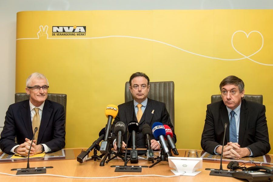 BRUSSEL , JPersconferentie van de N-VA, Geert Bourgeois, Bart De Wever en Jan
Jambon.