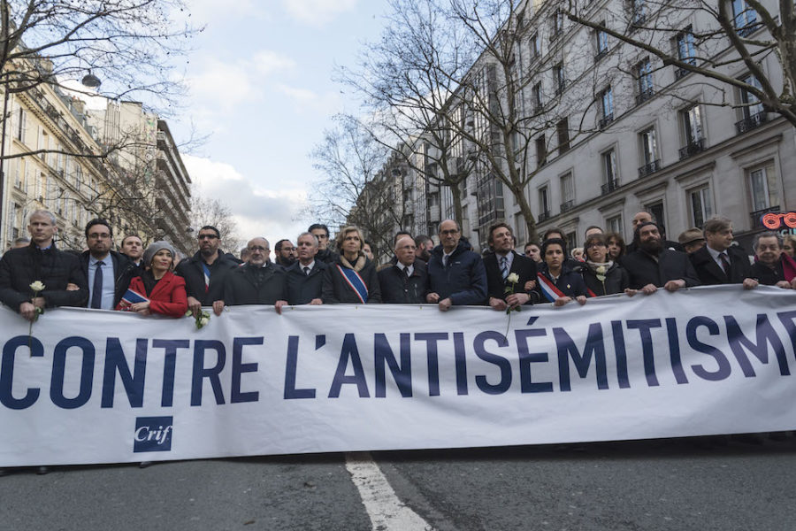 Optocht tegen antisemitische aanvallen in Parijs.