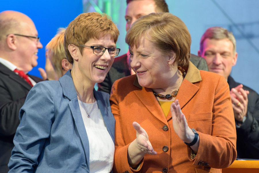 CDU-voorzitter Annegret Kramp-Karrenbauer met kanselier Angela Merkel.