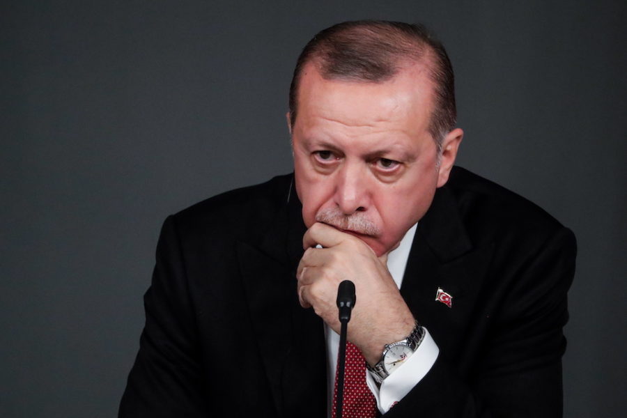 President Erdogan wil koste wat het kost zijn politieke islam installeren in
Turkije.
