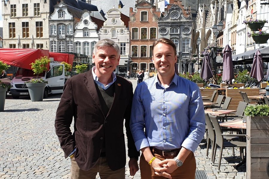 Filip Dewinter en zijn opvolger als Antwerps fractievoorzitter in de
gemeenteraad Sam van Rooy (Vlaams Belang)