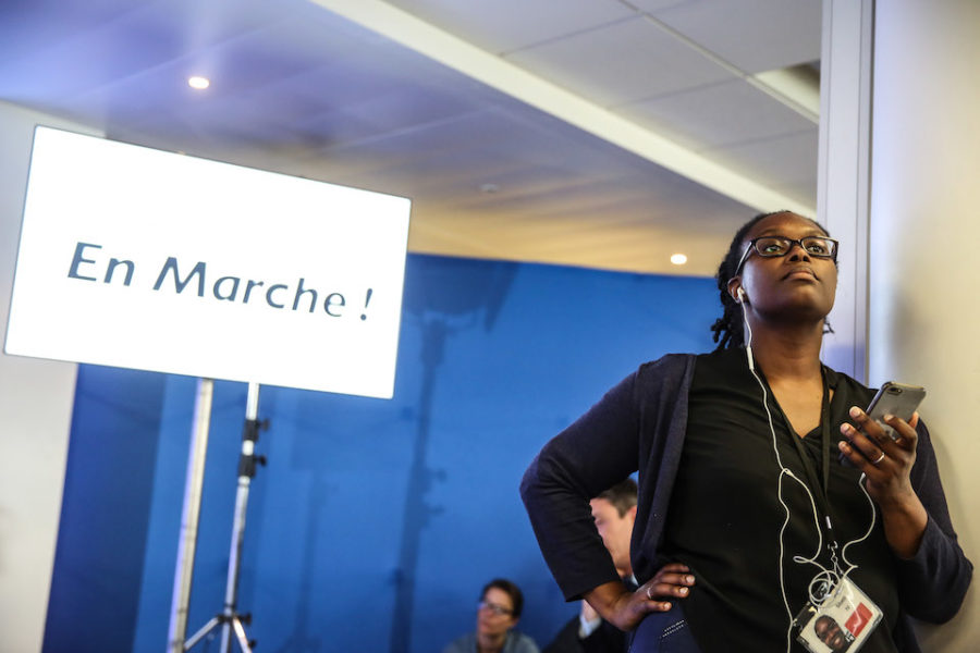 Sibeth Ndiaye, regeringswoordvoerder van Macron, maar weinig geliefd bij de
Franse pers.