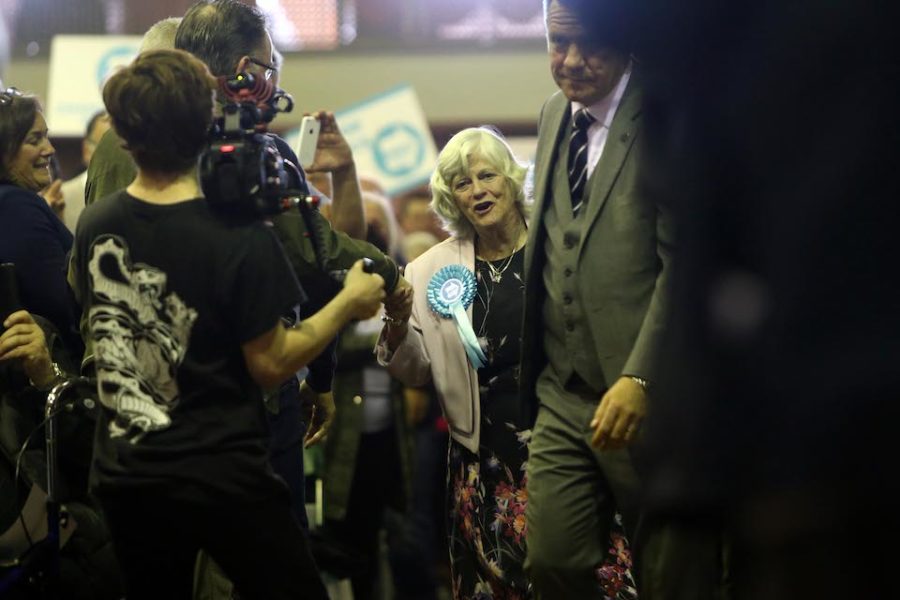Ann Widdecombe op een bijeenkomst van The Brexit Party.