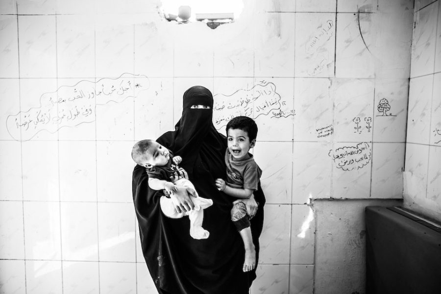 Nadja Ramadan, een Duitse IS-vrouw met haar beide kinderen.