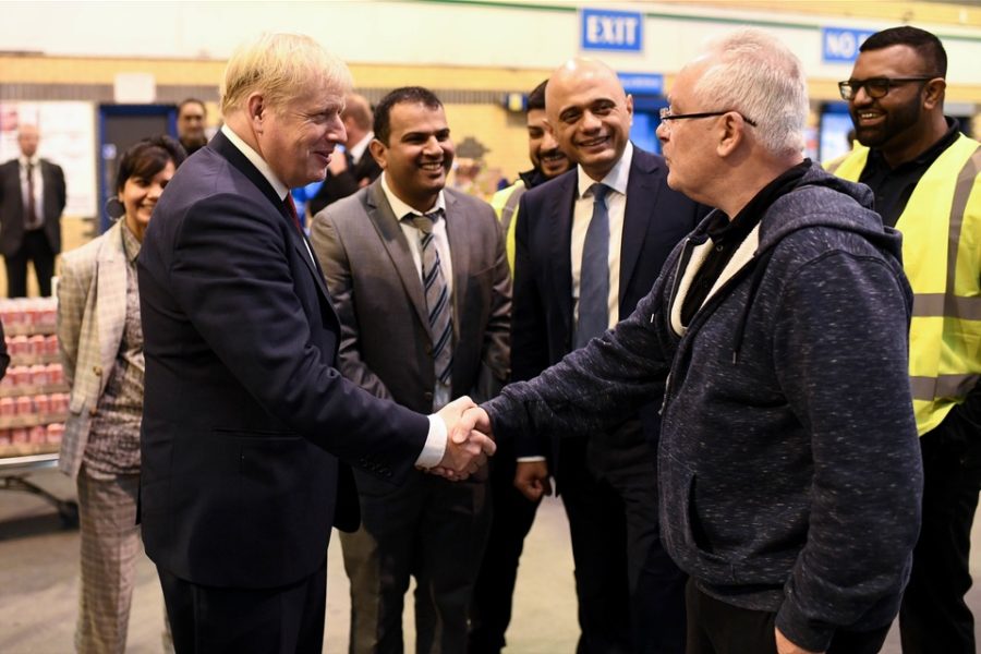 De Britse premier Boris Johnson bezoekt Bestway in Manchester tijdens de tweede
dag van de Conservative Party Conference in de stad (30 september 2019).