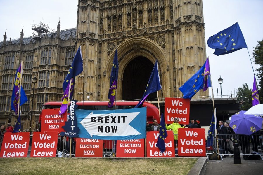 Brexit manifestanten kamperen voor het Britse Parlement.