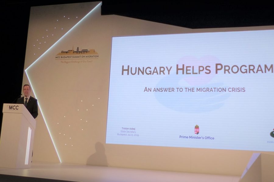 Hongarije Helpt