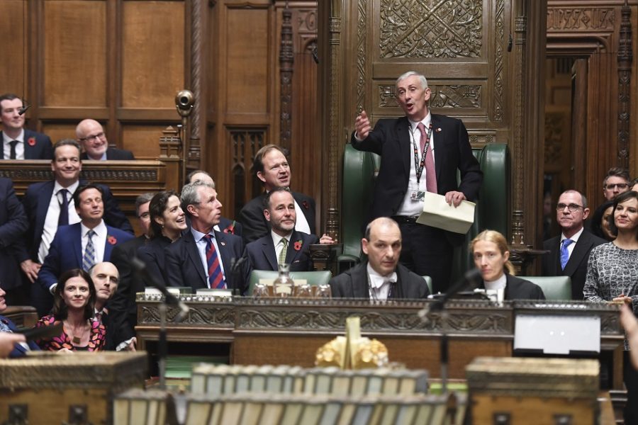Lindsay Hoyle is de nieuwe Speaker of the House in het VK. Maar waar is de
pruik?