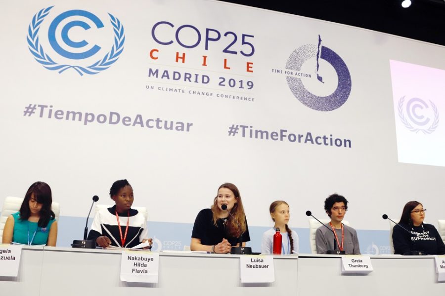 December 2019, in Madrid: spreken klimaatactivisten Luisa Neubauer (centraal
links) en Greta Thunberg (rentraal rechts) .
