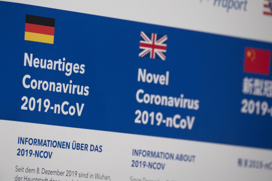 Waarschuwing voor het coronavirus op de luchthaven van Frankfurt.