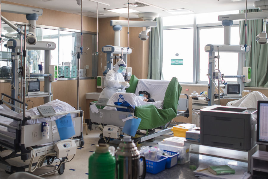 Patiënten op intensieve zorg in het First Hospital van Wuhan City
