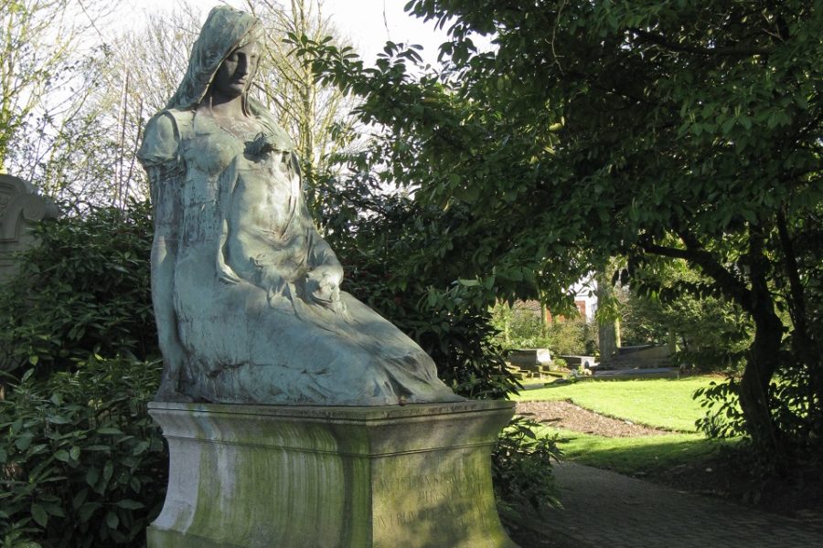 Het grafmonument voor Edmond Van Beveren in Gent.
