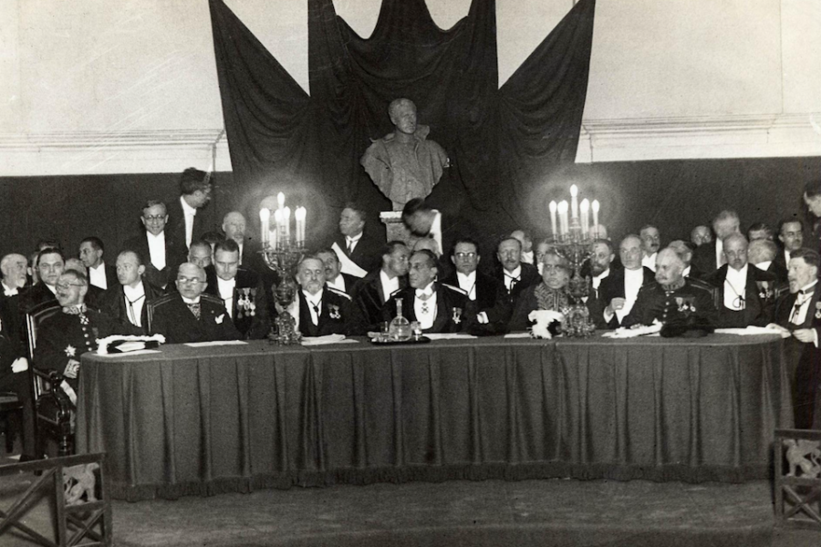 De historische openingszitting van de vernederlandste rijksuniversiteit in Gent,
21 oktober 1930.