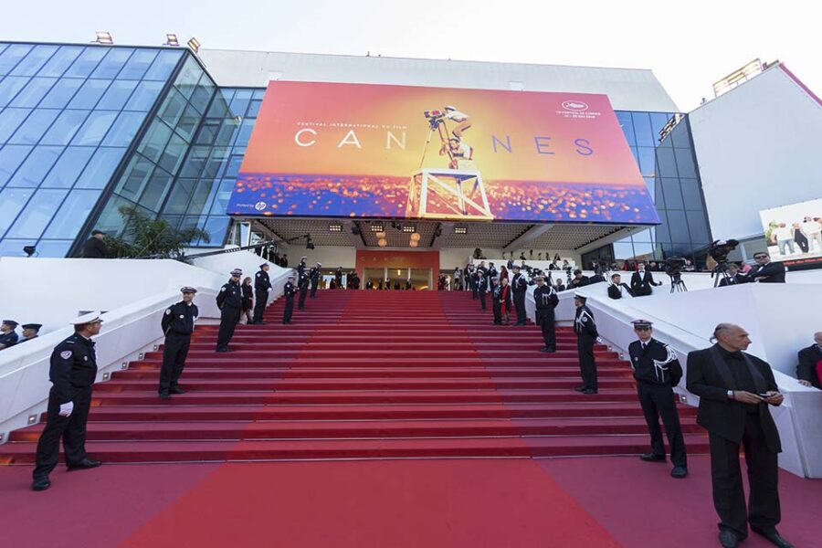 Ook het Filmfestival van Cannes is door het coronavirus geveld. De jaarlijkse
Hoogmis van de kwaliteitsfilms is afgelast voor 2020. In de historiek van het
filmfestival is het de derde keer dat het prestigieuze filmfestival niet
doorgaat.