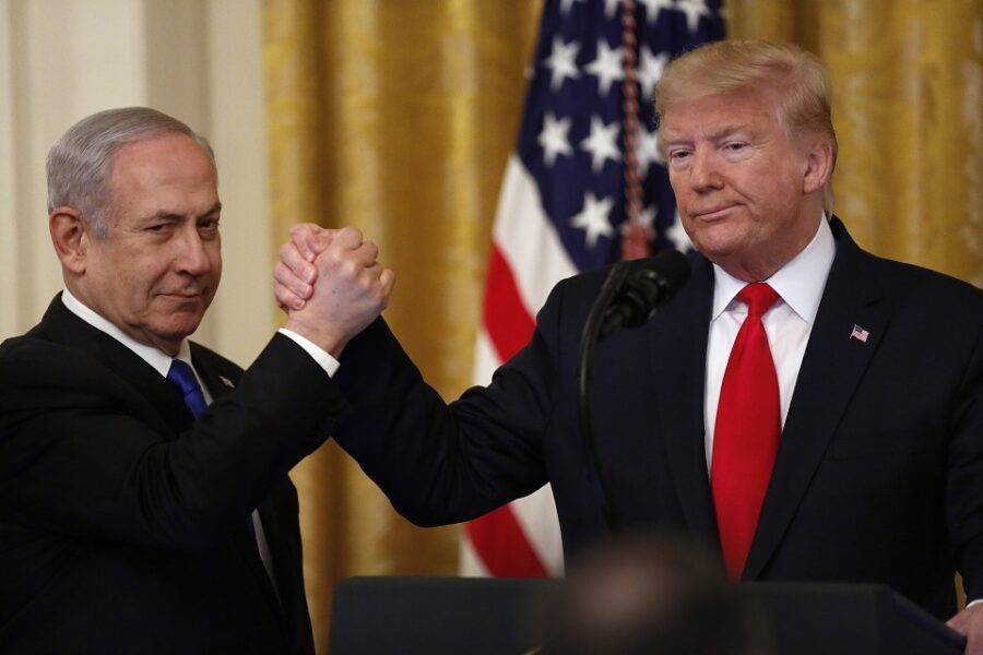 Netanyahu en Trump sloten een deal en praatten over de Palestijnen, vooral niet
mét hen.