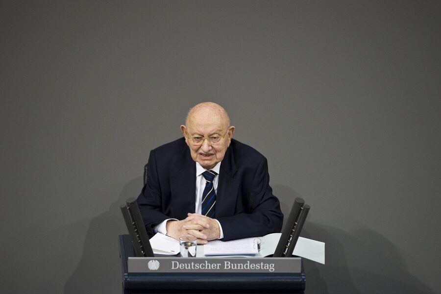 Marcel Reich-Ranicki in 2012 in de Bundestag, tijdens een Holocaustherdenking.
In september 2013 overleed hij op 93-jarige leeftijd.