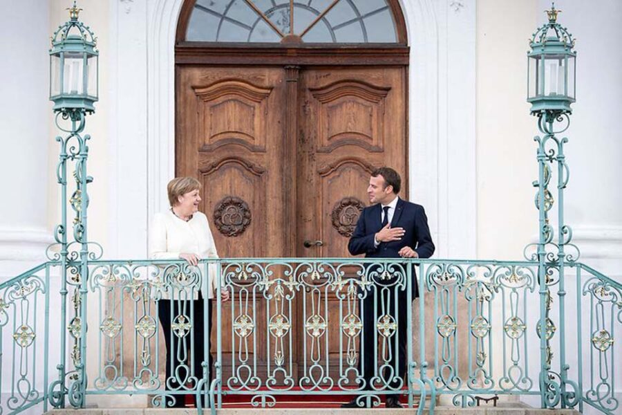 Het symbolische onderonsje van Meseberg werd een flop omdat Merkel haar kar
keerde en Macron liet spartelen en verzuipen in zijn retoriek.