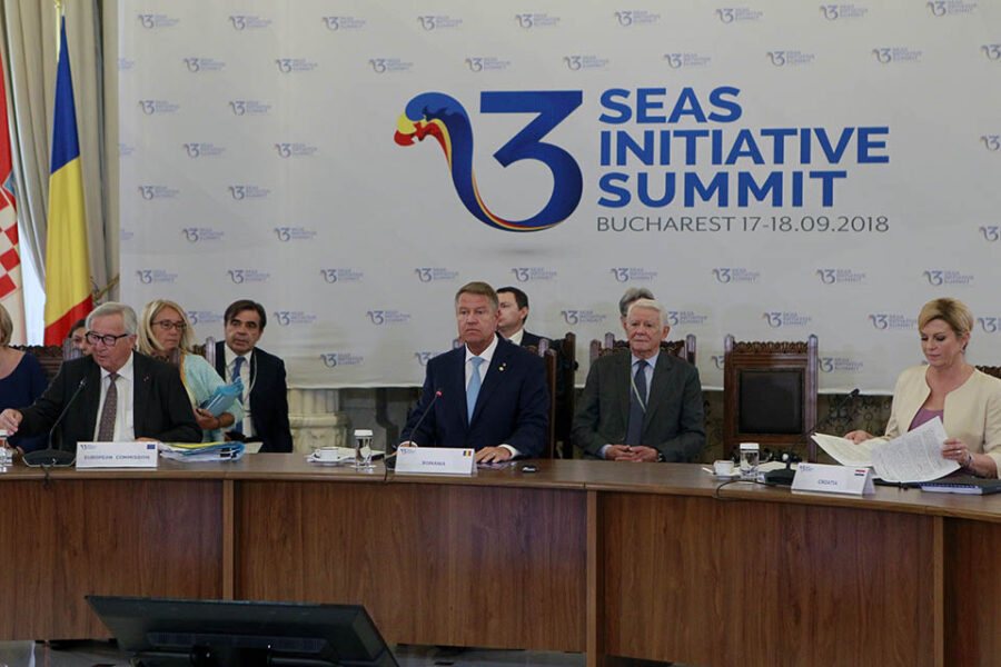 Niettegenstaande het Three Seas Initiative op papier een puur economische
aangelegenheid behelst, is het nogal wiedes dat het een serieuze geostrategische
component bevat.