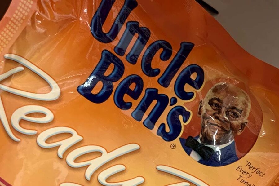 Plots is het de beurt aan Uncle Ben’s om te verdwijnen. De vriendelijk
glimlachende man is opeens racistisch. En dat stemt me droef.