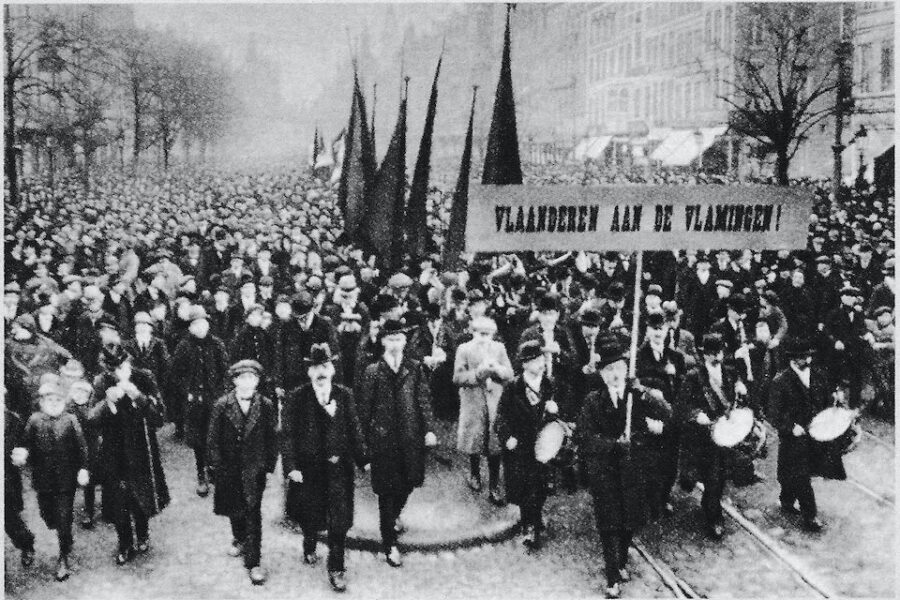 Vlaamse manifestatie bij de intocht van de Duitse troepen in Gent, 1914.