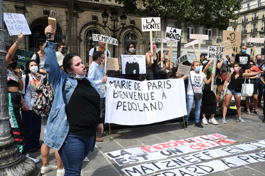 Groene feministen van EELV betogen in Parijs