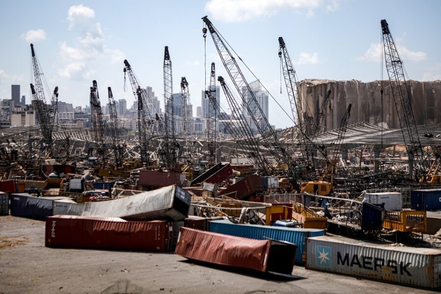 De vernieling in de haven van Beiroet is enorm.