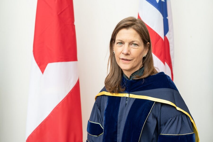 Heidi Larson ontving een eredoctoraat aan de Universiteit Antwerpen.