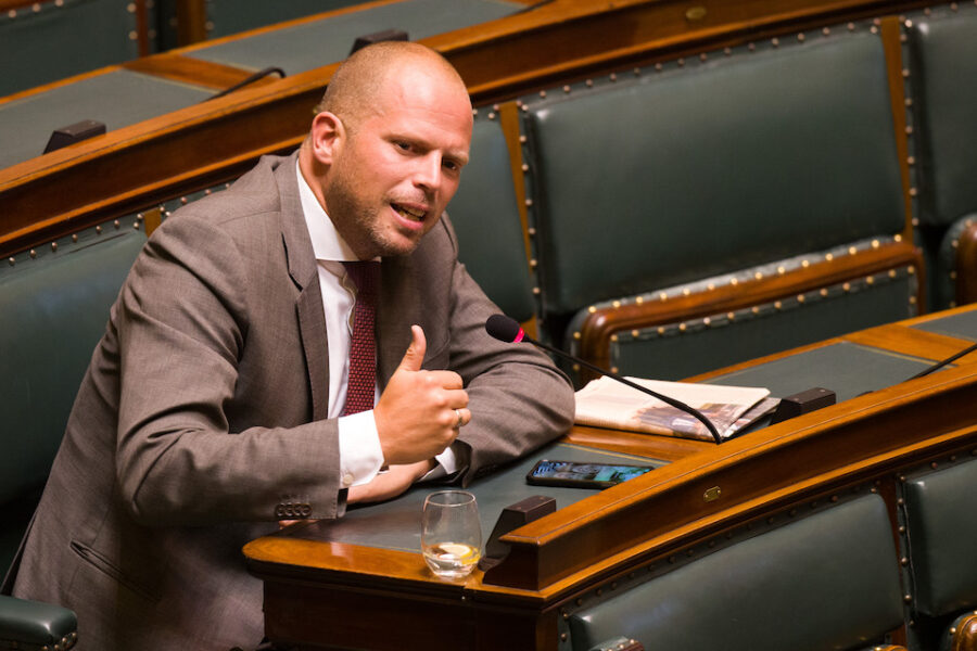Theo Francken (N-VA): ‘De twee grootste partijen van België belanden in de
oppositie. Ongezien.’