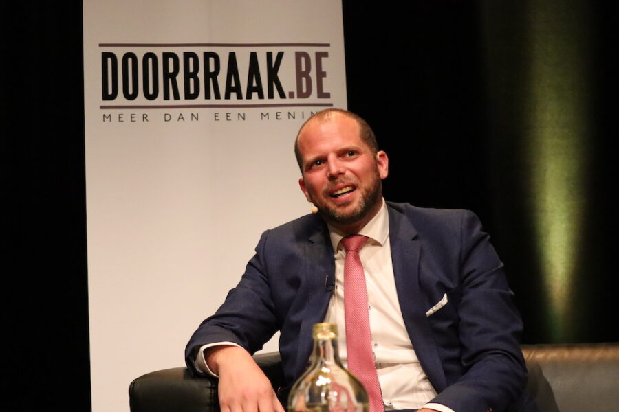 Theo Francken weerlegt ‘kleutertuinverwijt’ van premier De Croo.
