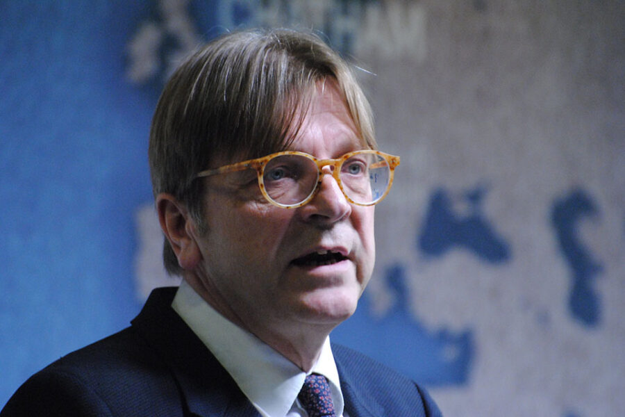 Met het aantreden van premier Alexander De Croo (Open Vld) doemen de aloude
paarse demonen van de regeringen Verhofstadt weer op.