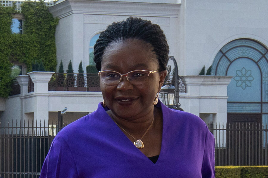 Het Togolese staatshoofd Faure Gnassingbé heeft zojuist een vrouw, Victoire
Tomegah Dogbé, benoemd tot premier. Dat is een primeur sinds de
onafhankelijkheid van Togo in 1960.